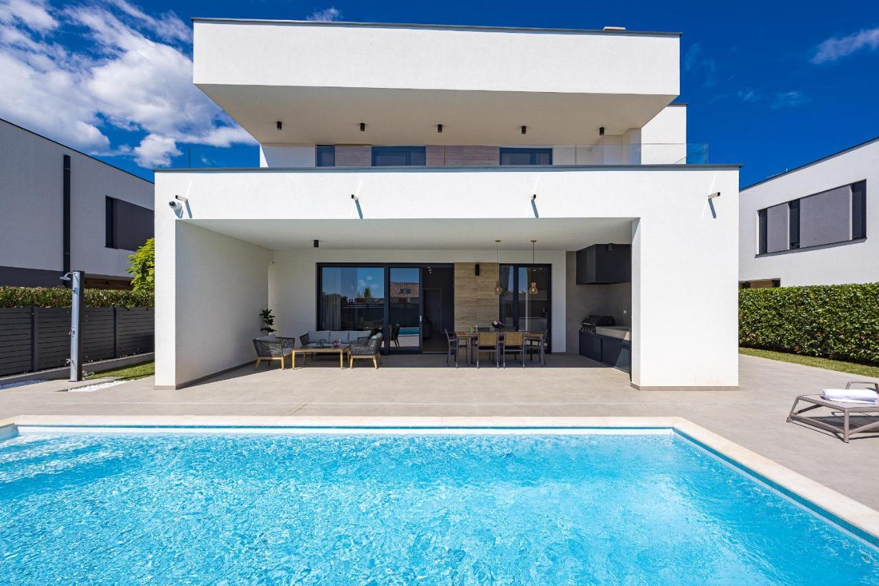 Villa Moon Near The Sea Fazana Exterior photo